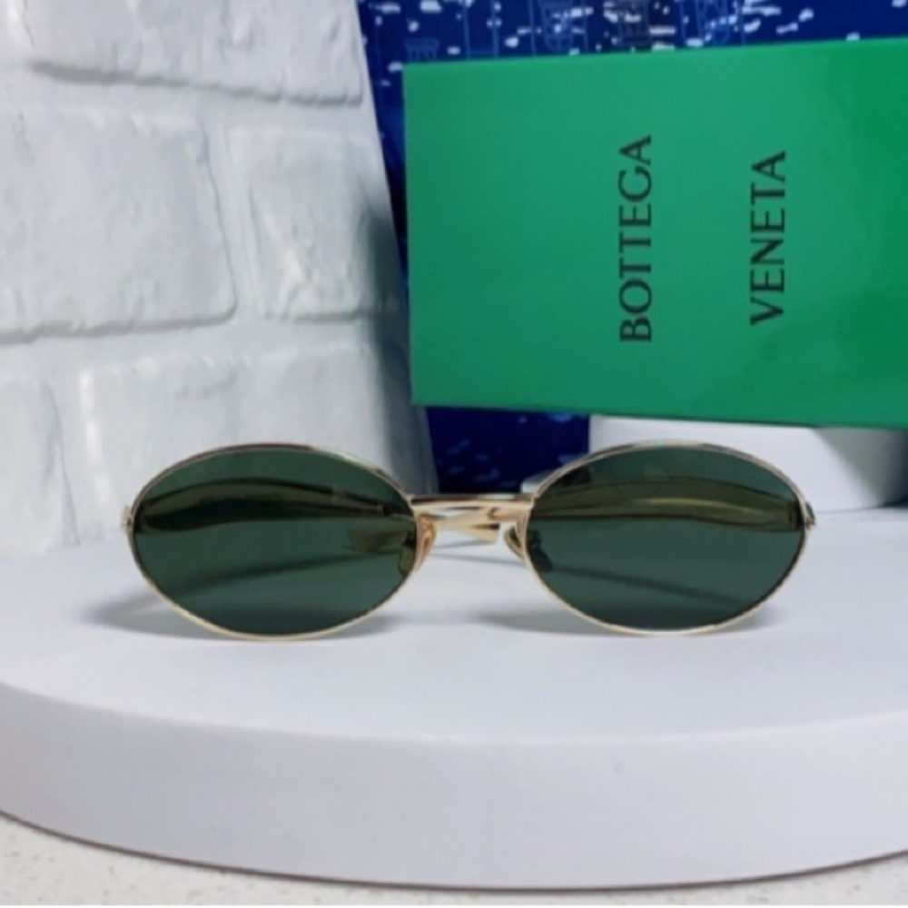 Bottega Veneta Gold Frame Sunglasses with Dark Green Lenses - Picture 3 of 4